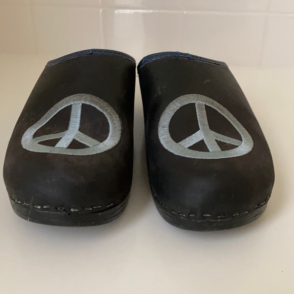 Clogs - Picture 3 of 6